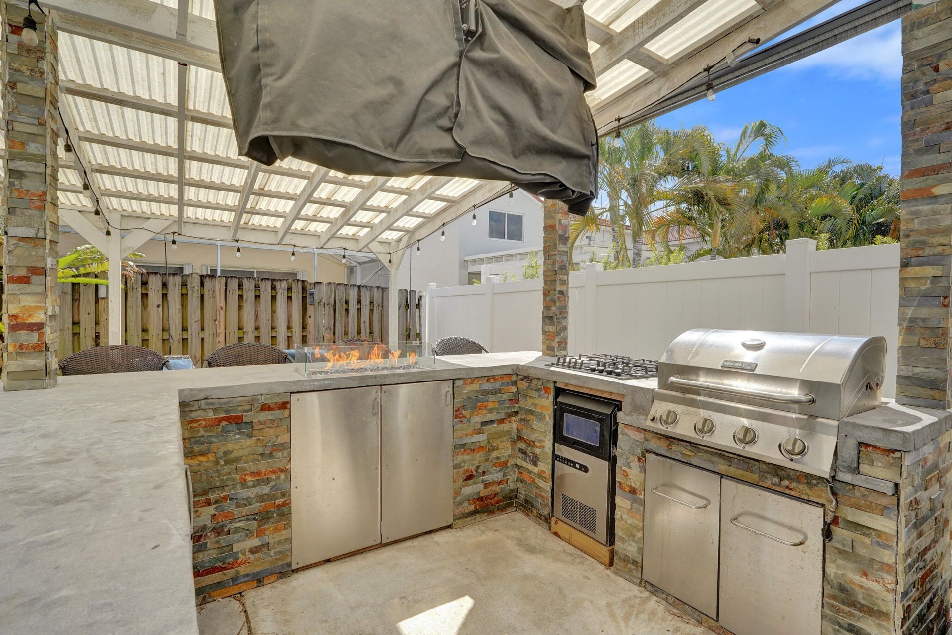 18930 NW 10th Terrace, Pembroke Pines, FL 33029 Photo