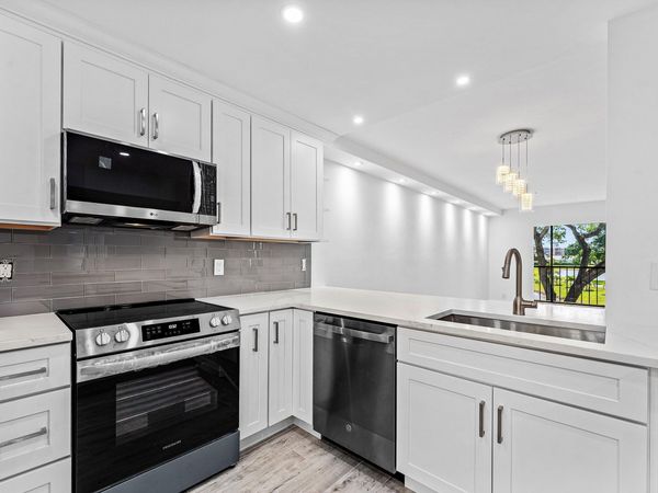 7192 Huntington Lane, Unit 208, Delray Beach, FL 33446