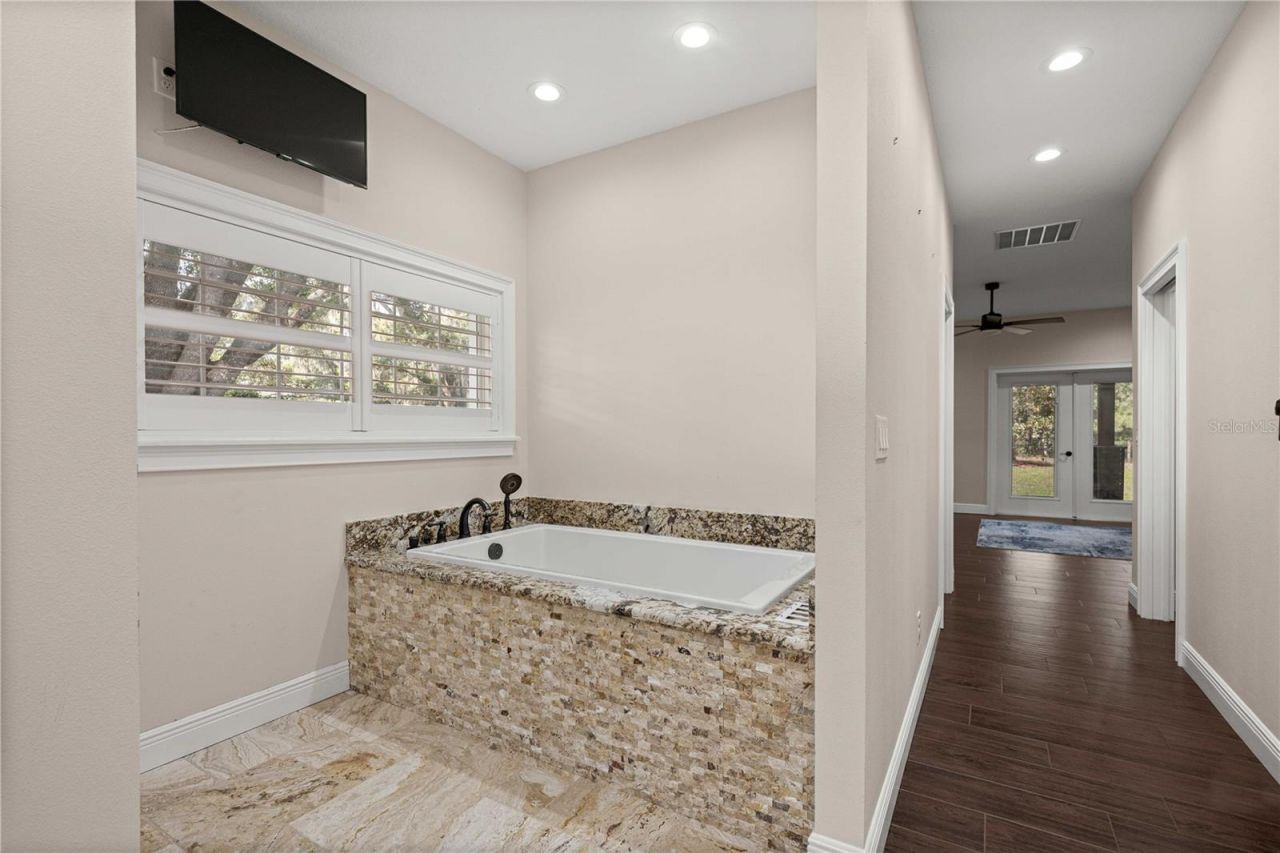 5927 NE 62nd Court Road , Silver Springs, FL 34488 Photo