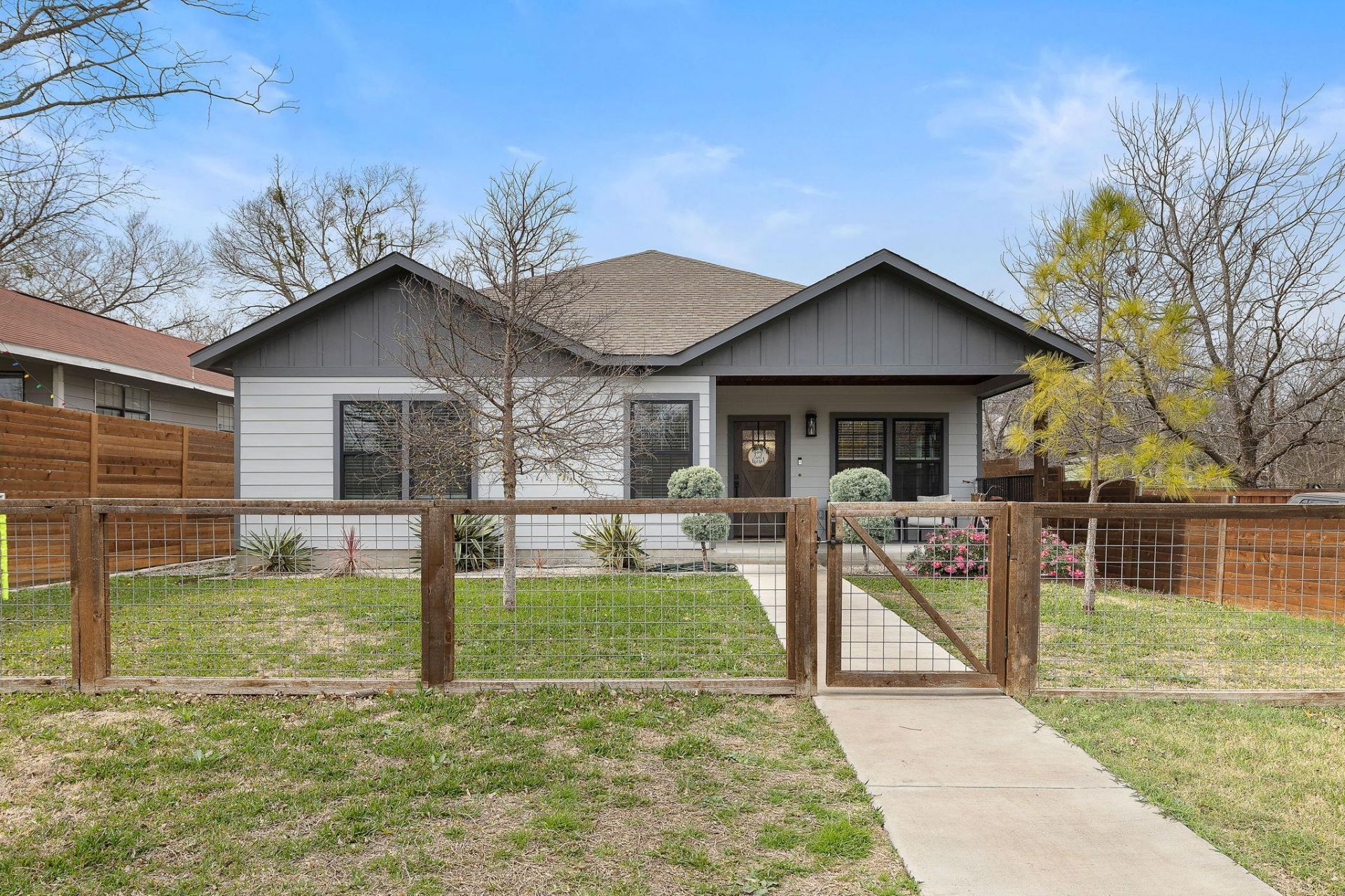 611 Elliott St , Taylor, TX 76574 Main Photo