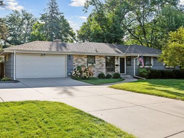 2700 Quail Avenue N, Golden Valley, MN 55422