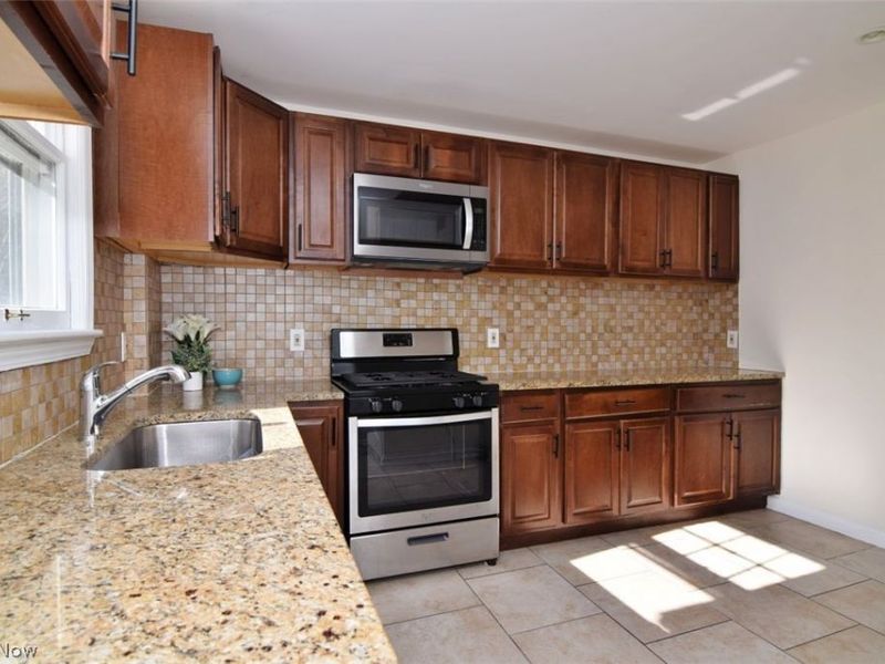 2423 Eaton Road , University Heights, OH 44118 Photo 10