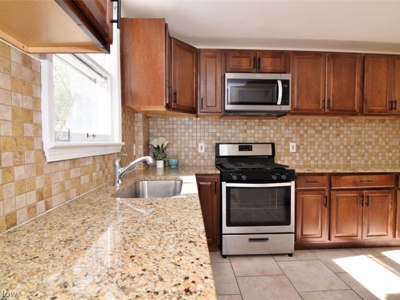 2423 Eaton Road , University Heights, OH 44118 Photo 12