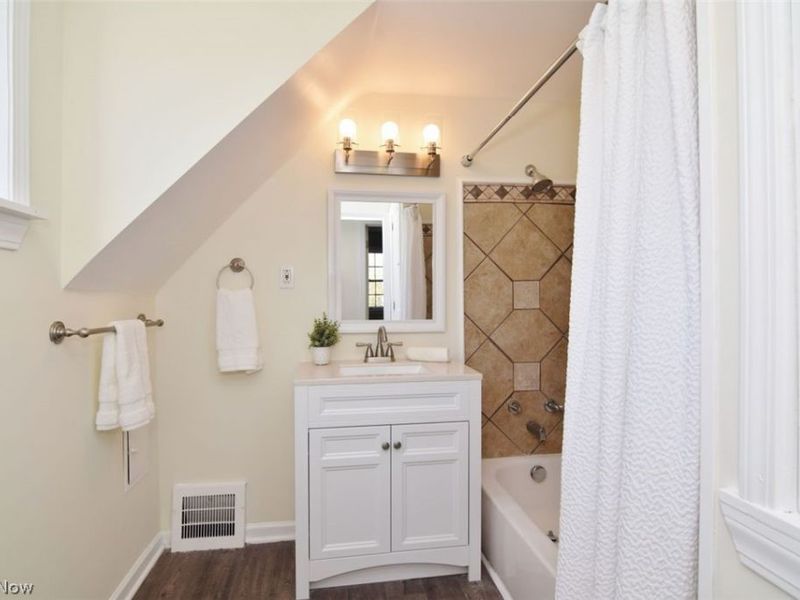 2423 Eaton Road , University Heights, OH 44118 Photo 22