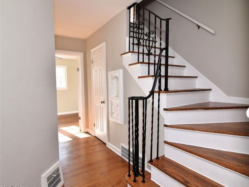 2423 Eaton Road , University Heights, OH 44118 Photo 3