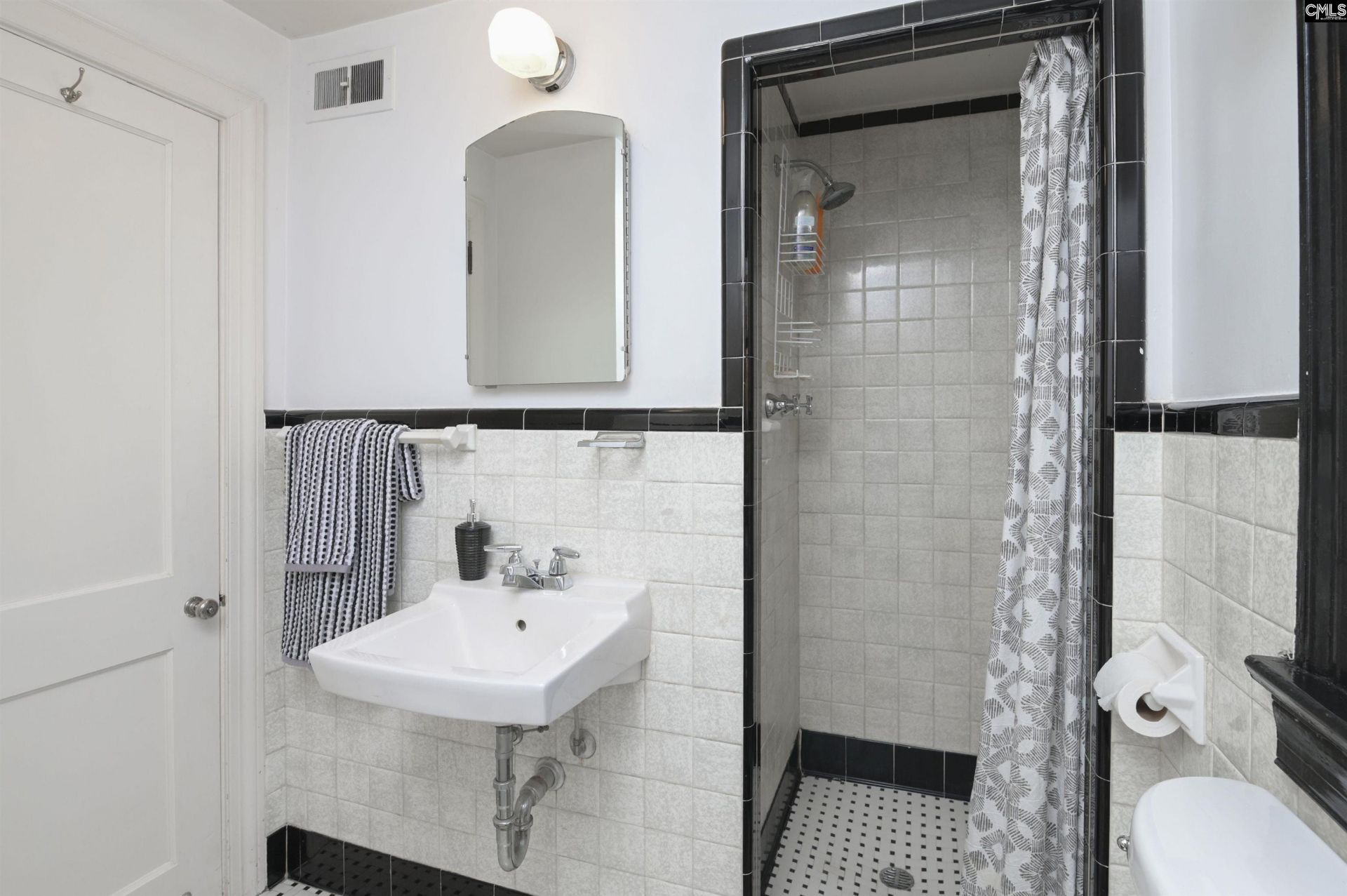 3218 Lakewood Avenue Photo 28