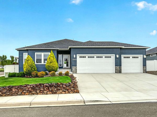 1723 Luxor Lane, Medford, OR 97504