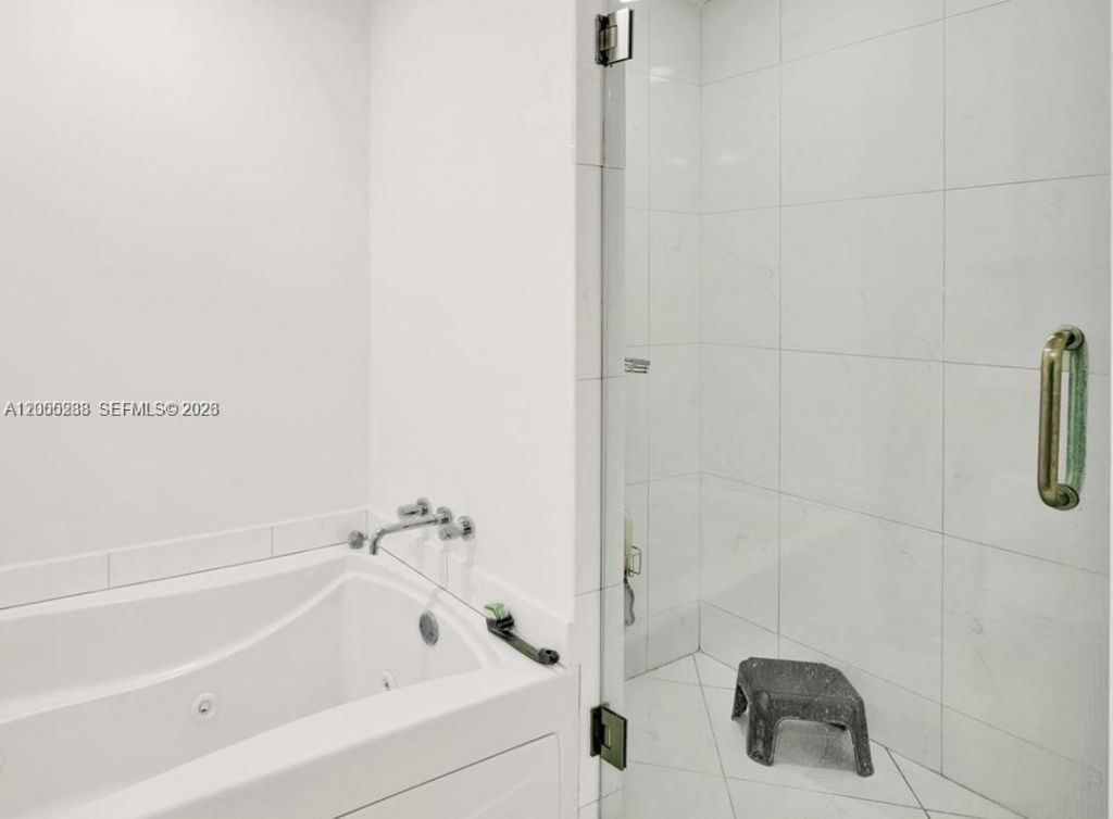 500 Brickell Ave, Unit 3008, Miami, FL 33131 Photo