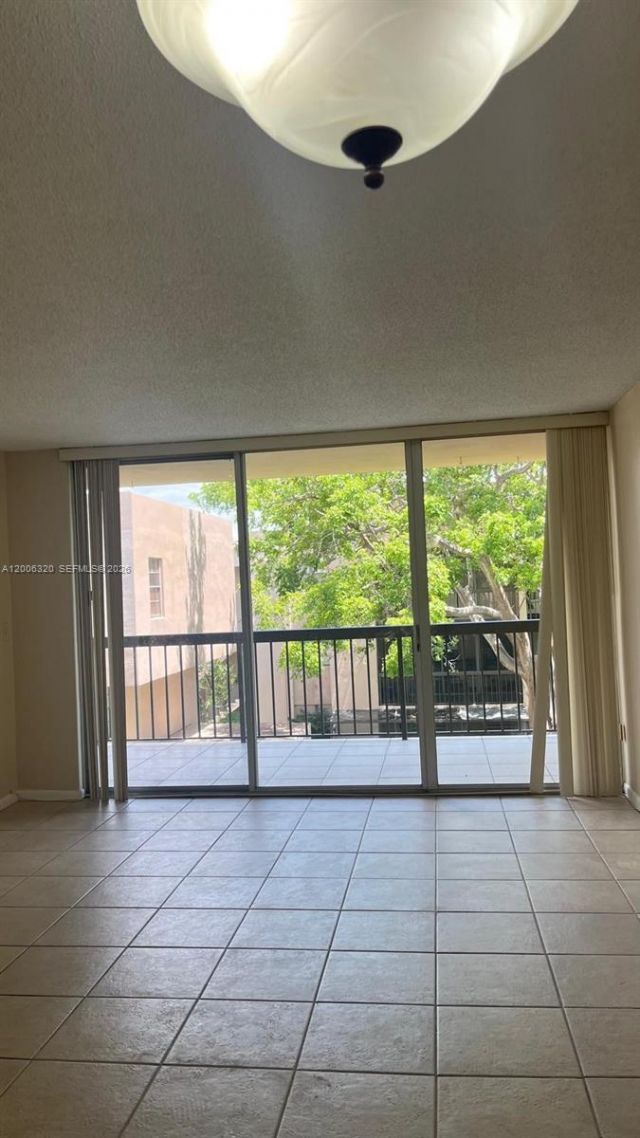 10625 SW 112th Ave, Unit 301, Miami, FL 33176 Photo