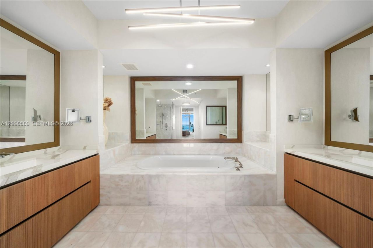 50 S Pointe Dr, Unit 1201/08, Miami Beach, FL 33139 Photo