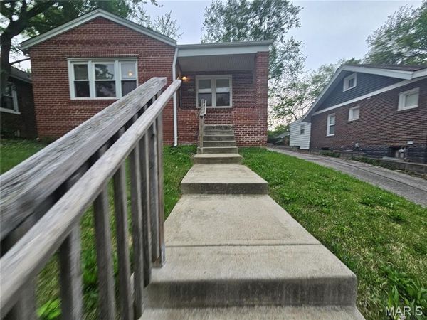 8244 Monroe Avenue , St Louis, MO 63114