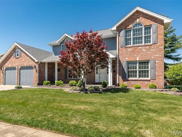 22 Huntington Parkway , St Charles, MO 63301
