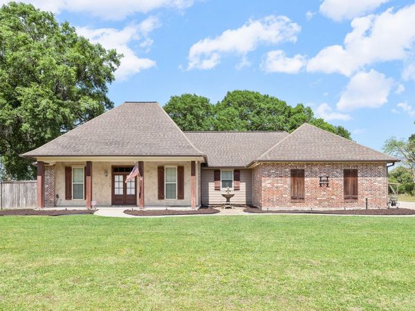 1049 Honey Comb Drive , Cade, LA 70519