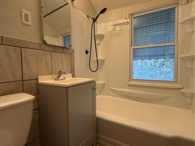 1427 E 252nd Street , Euclid, OH 44117 Photo 13