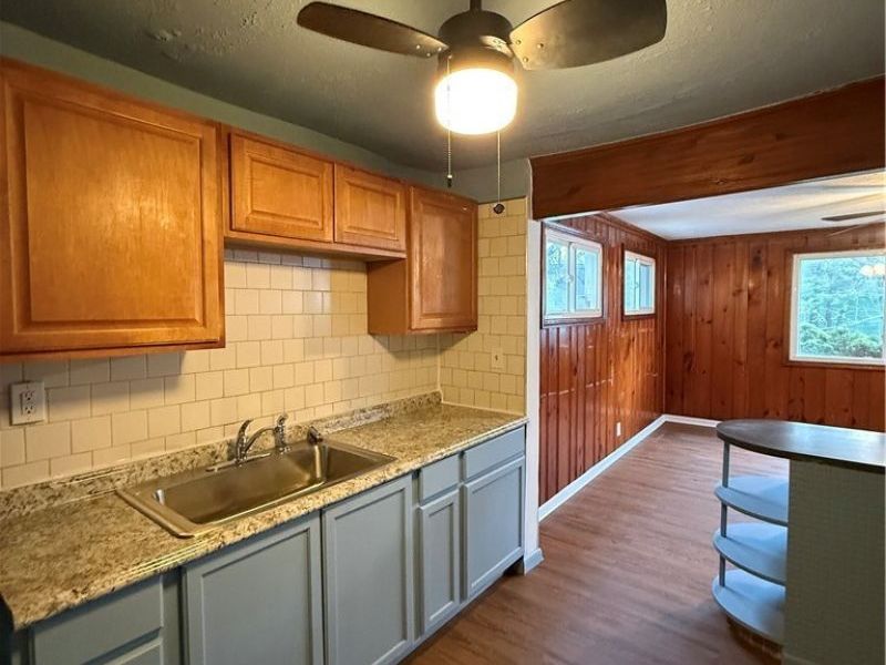 1427 E 252nd Street , Euclid, OH 44117 Photo 8