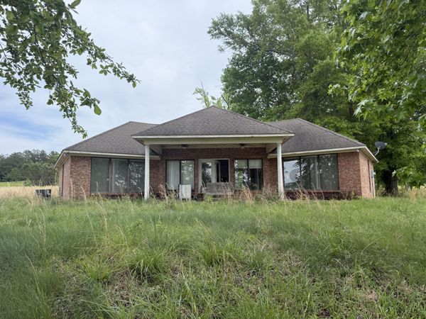 570 Dorsey Moore Dr., Fulton, MS 38843