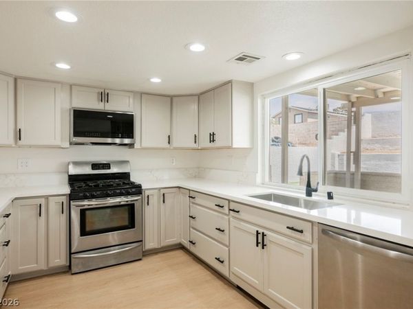 1630 Rolling Hills Drive , Las Vegas, NV 89156