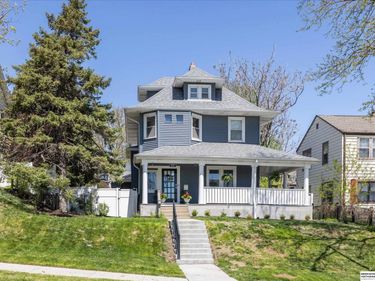 4624 Farnam Street , Omaha, NE 68132