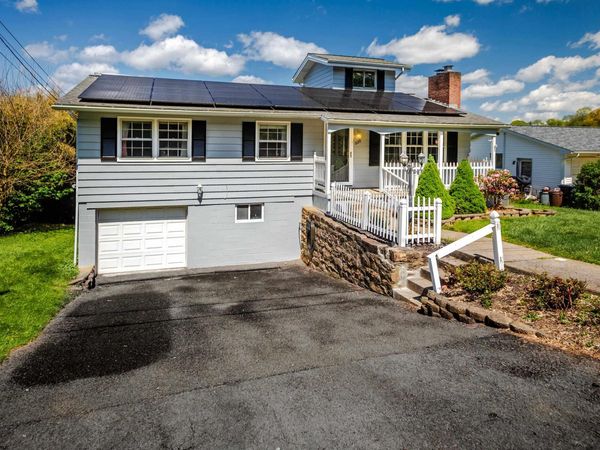 525 Woodhaven Drive, Morgantown, WV 26505
