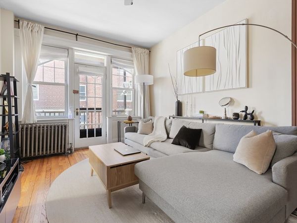 242 S Huntington Ave, Unit 3, Boston, MA 02130