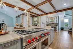 146 Noel Drive photo 4