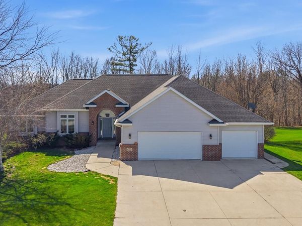 214 Concord DRIVE, Sheboygan Falls, WI 53085