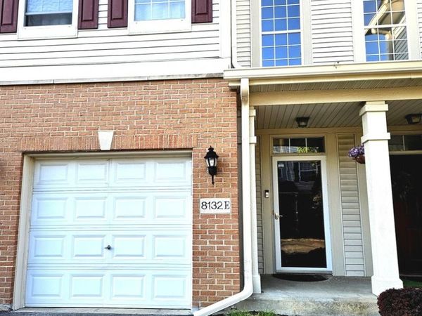 8132 Concord Lane , Unit E, Justice, IL 60458
