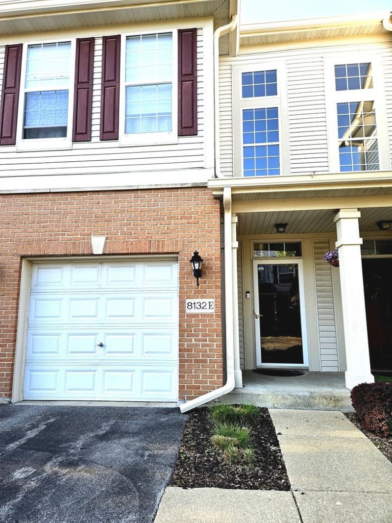 8132 Concord Lane , Unit E, Justice, IL 60458 Main Photo