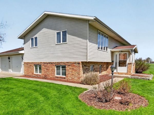 501 Main Street , Van Horne, IA 52346