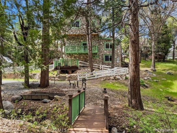 27538 Meadow Drive, Lake Arrowhead, CA 92352