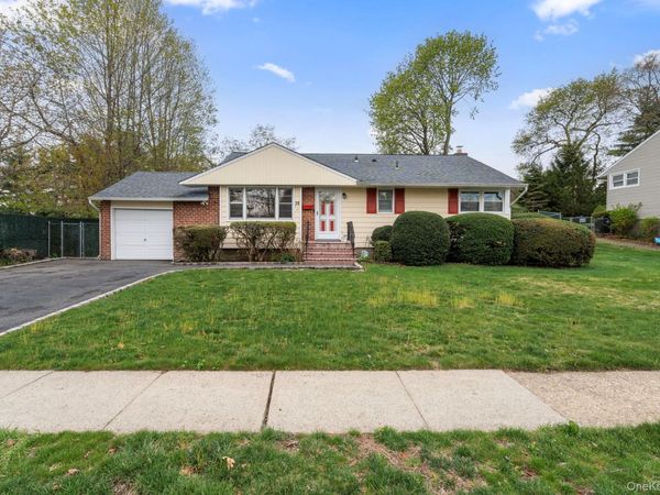 38 Miller Boulevard , Syosset, NY 11791