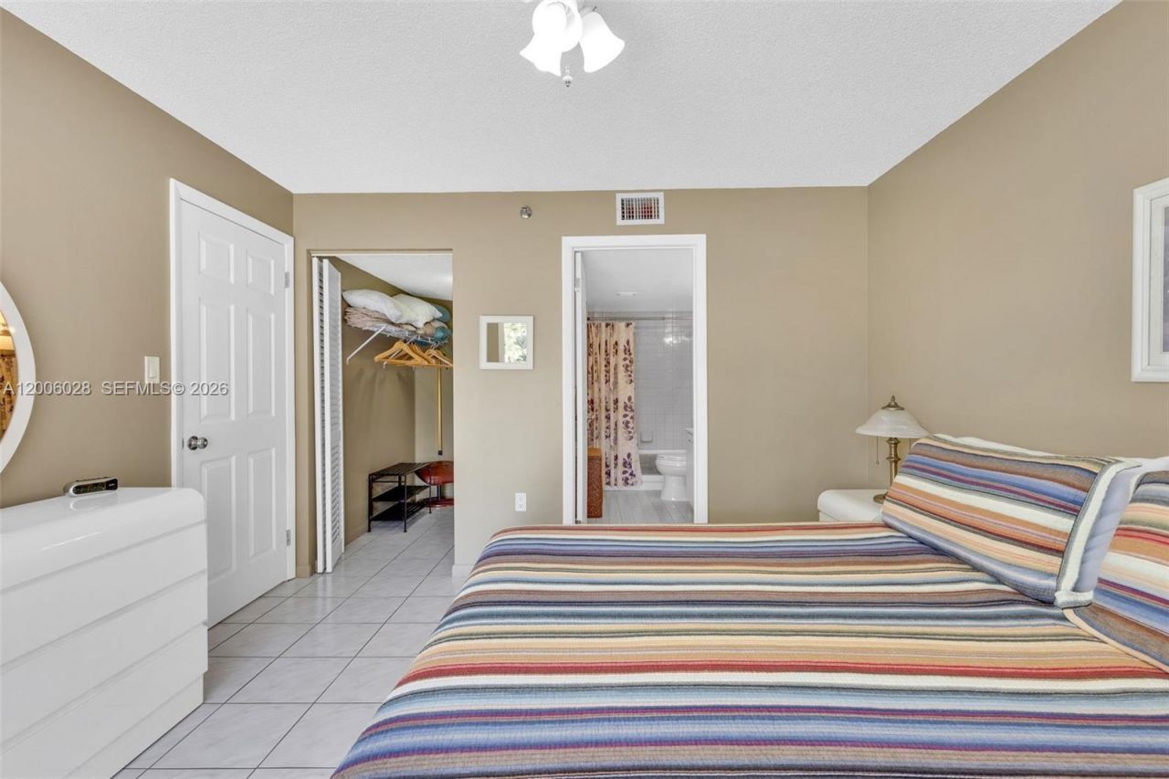 17801 N Bay Rd , Unit 210, Sunny Isles Beach, FL 33160 Photo