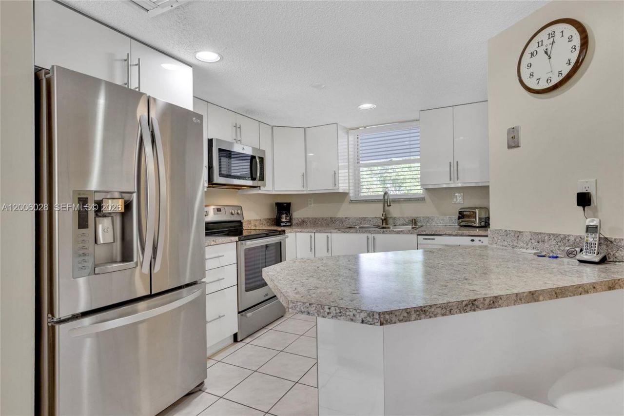 17801 N Bay Rd , Unit 210, Sunny Isles Beach, FL 33160 Photo