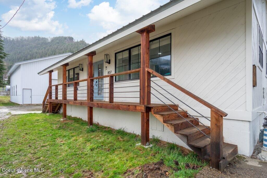 807 E Garden Ave, Osburn, ID 83849 Main Photo