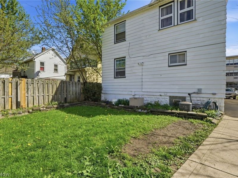 3202 Montclair Avenue, Cleveland, OH 44109 Photo 41