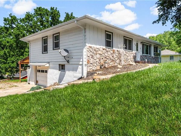 2800 S Cedar Crest Terrace, Independence, MO 64057