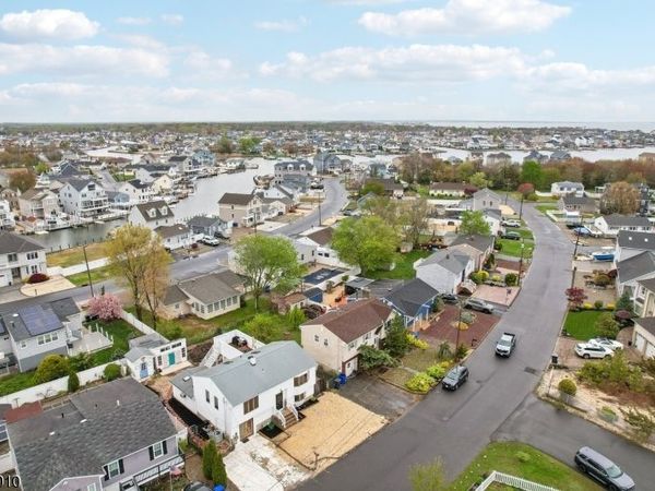 3138 Oceanic Dr, Toms Rivership, NJ 08753