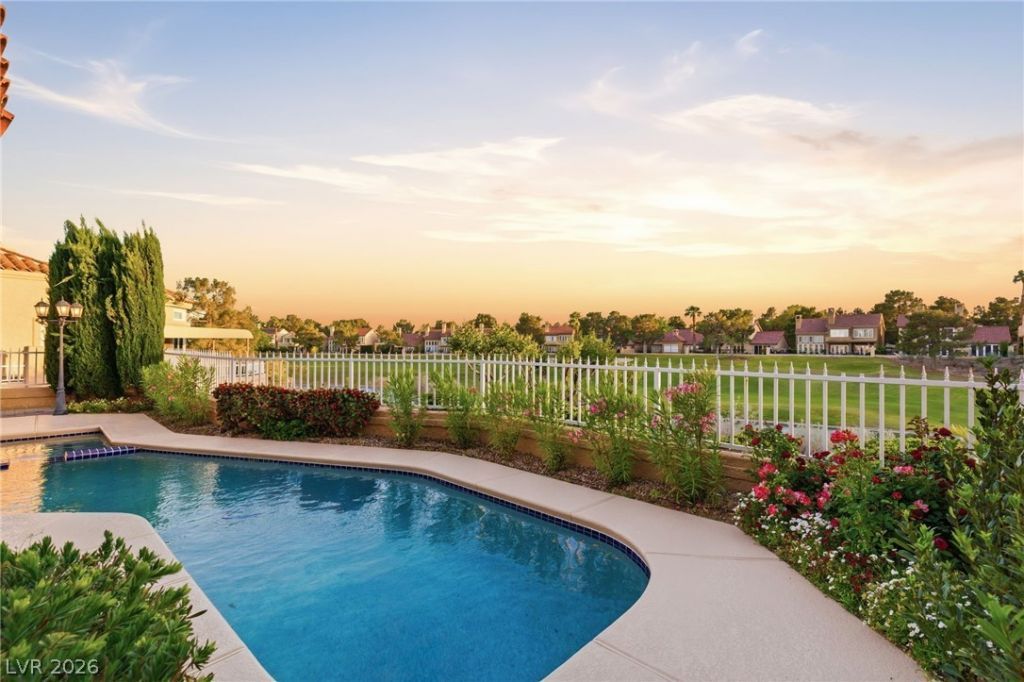 7943 Harbour Towne Avenue , Las Vegas, NV 89113