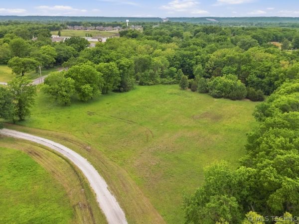 1 Holly Road , Claremore, OK 74019