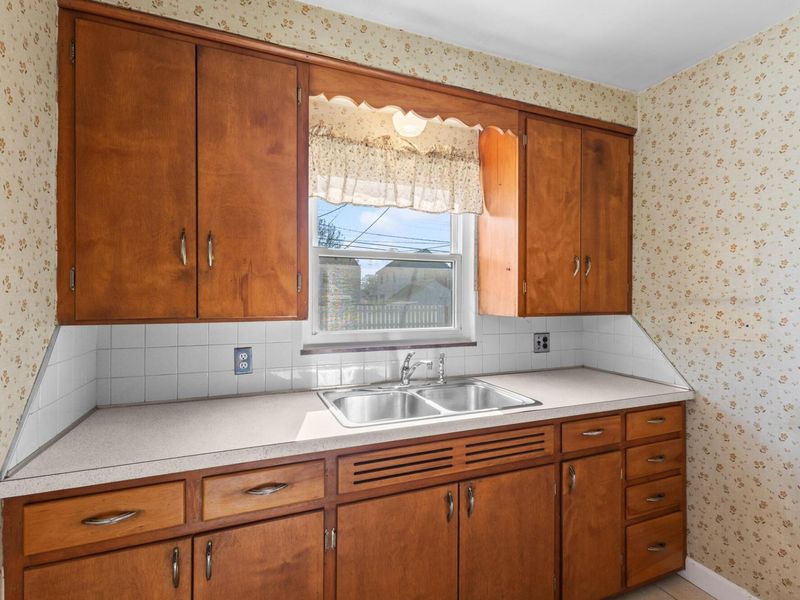 170 S Algonquin Avenue , Columbus, OH 43204 Photo 12