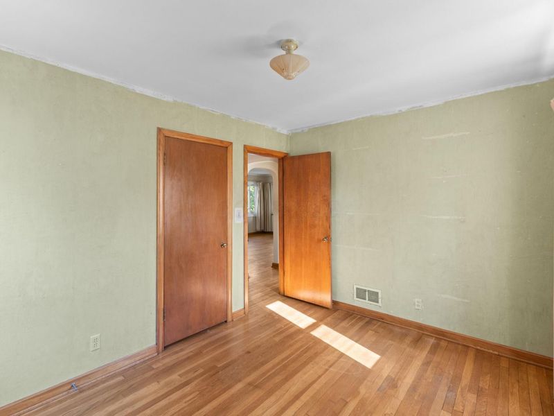 170 S Algonquin Avenue , Columbus, OH 43204 Photo 15