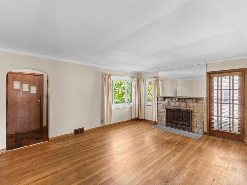 170 S Algonquin Avenue , Columbus, OH 43204 Photo 4