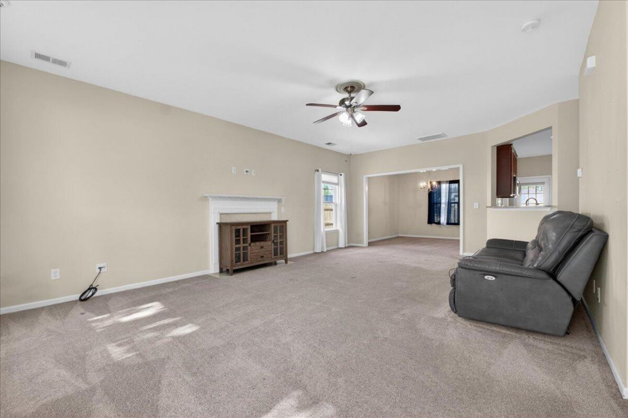 131 Charlesfort Way Photo 10