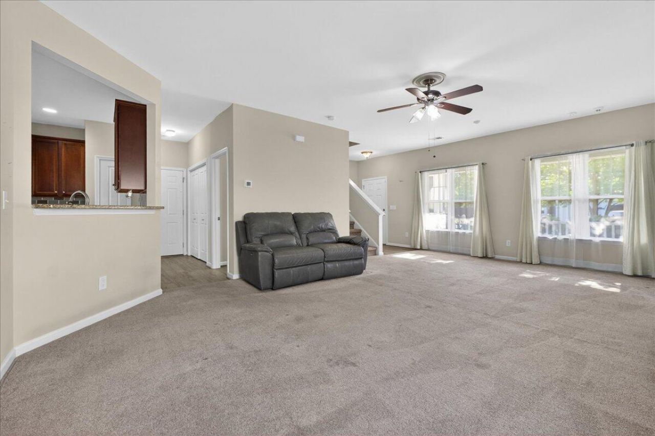 131 Charlesfort Way Photo 11