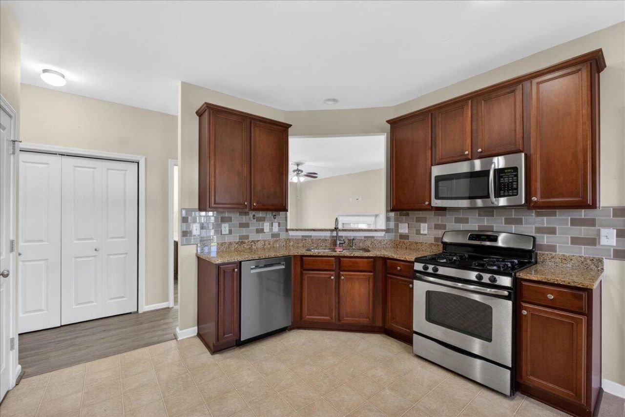 131 Charlesfort Way Photo 15