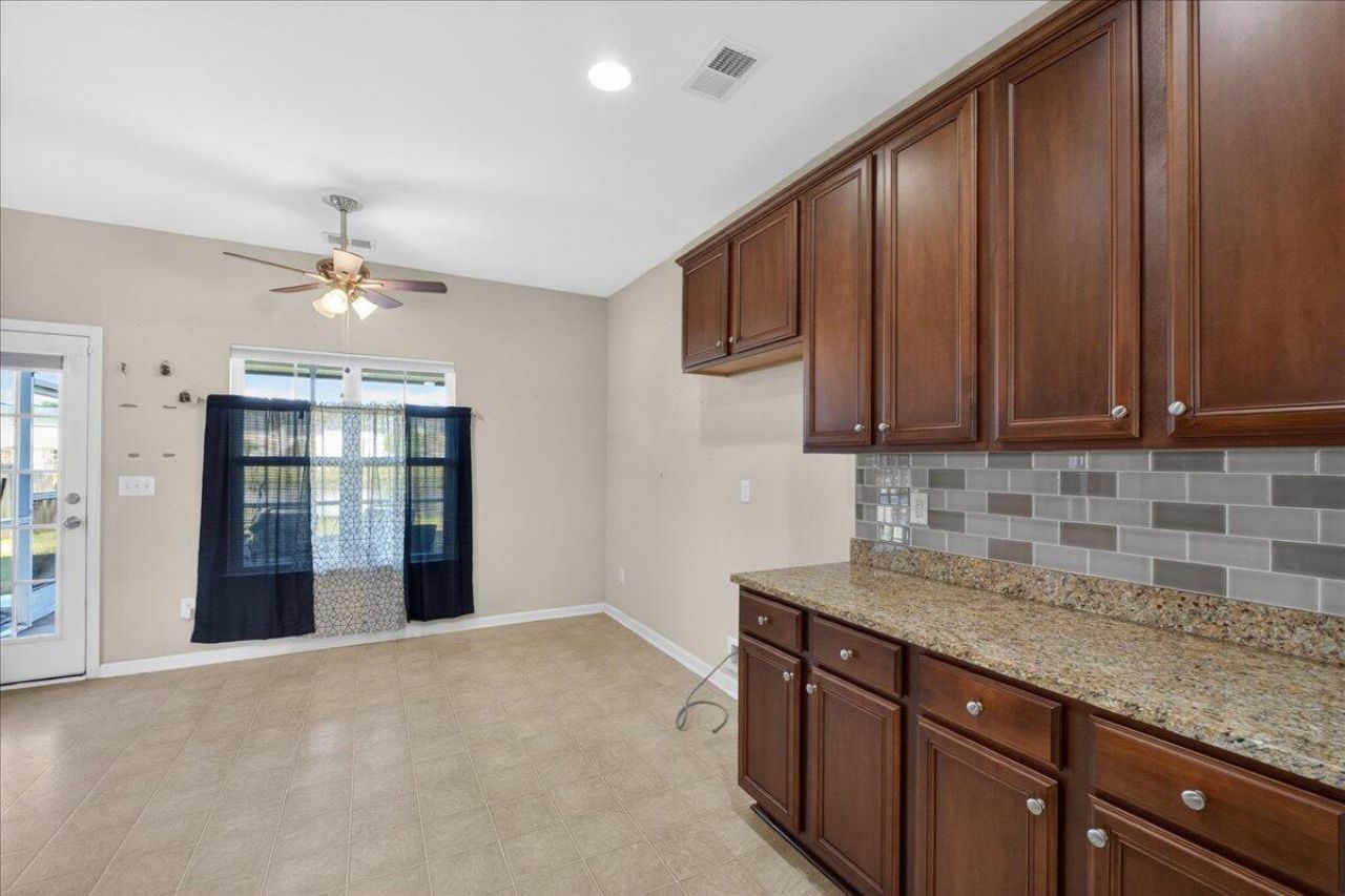 131 Charlesfort Way Photo 16