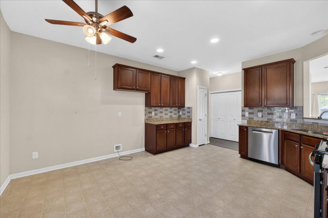 131 Charlesfort Way Photo 17