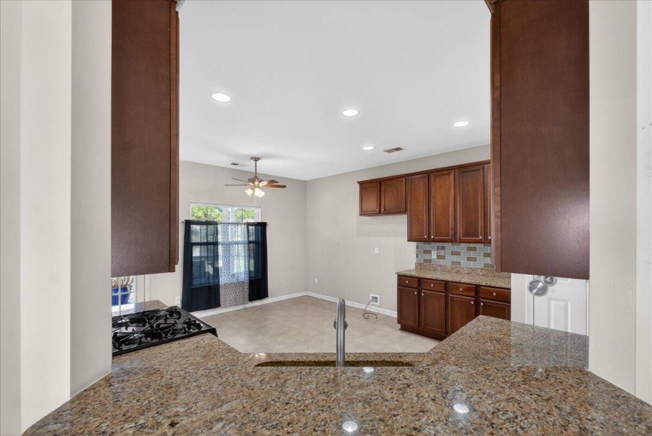 131 Charlesfort Way Photo 21