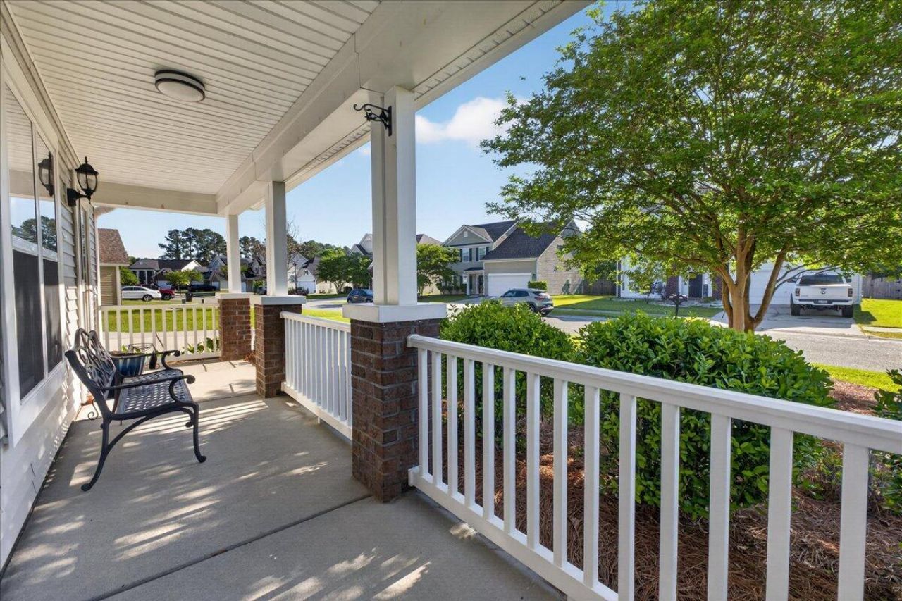 131 Charlesfort Way Photo 8