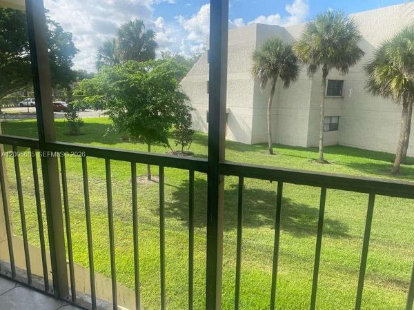 220 Lakeview Dr, Unit 203, Weston, FL 33326